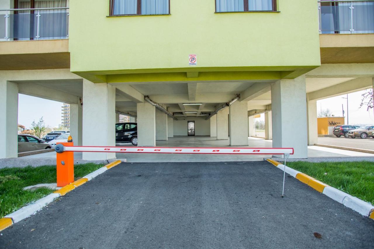 Bella Vista Summerland Mamaia Exterior photo