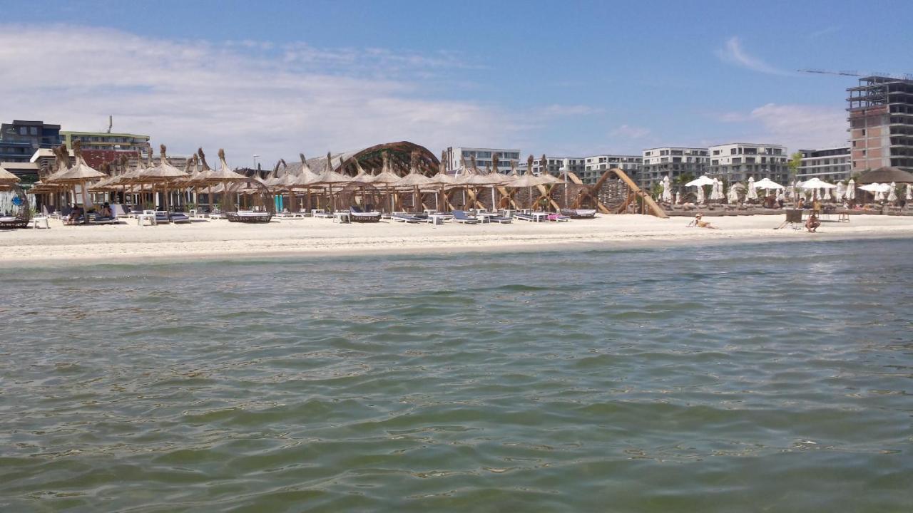 Bella Vista Summerland Mamaia Exterior photo