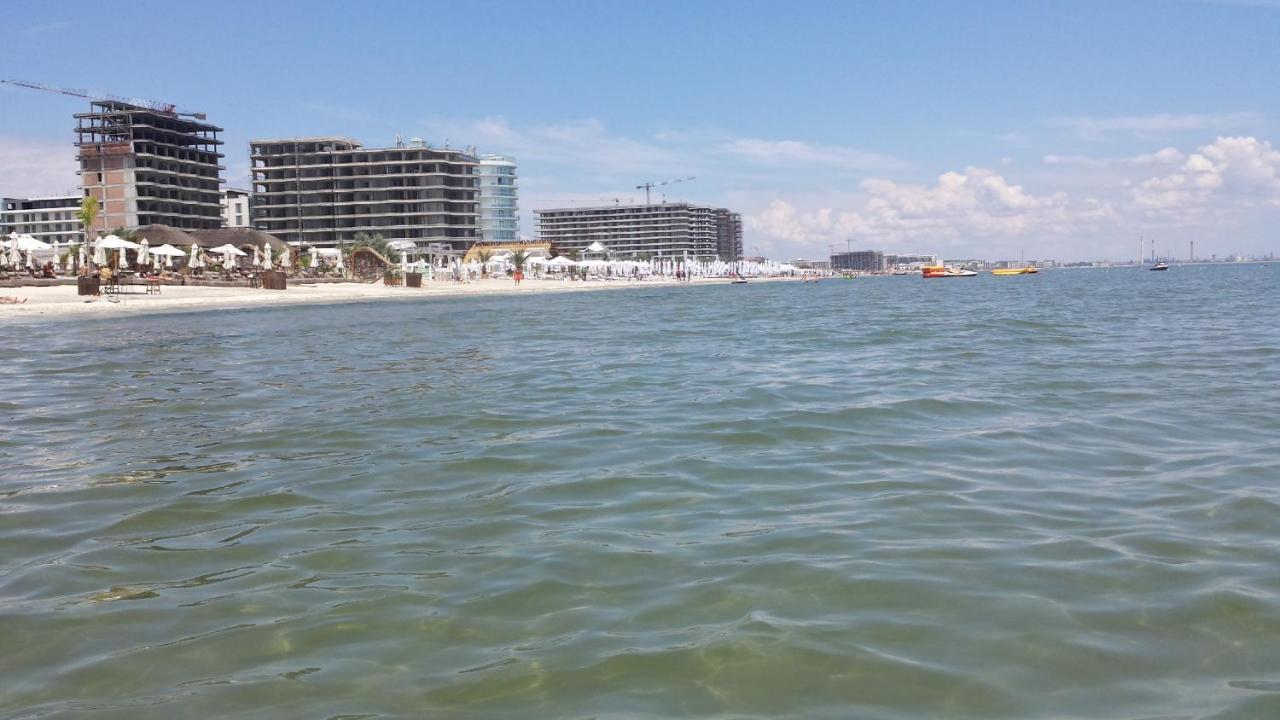 Bella Vista Summerland Mamaia Exterior photo