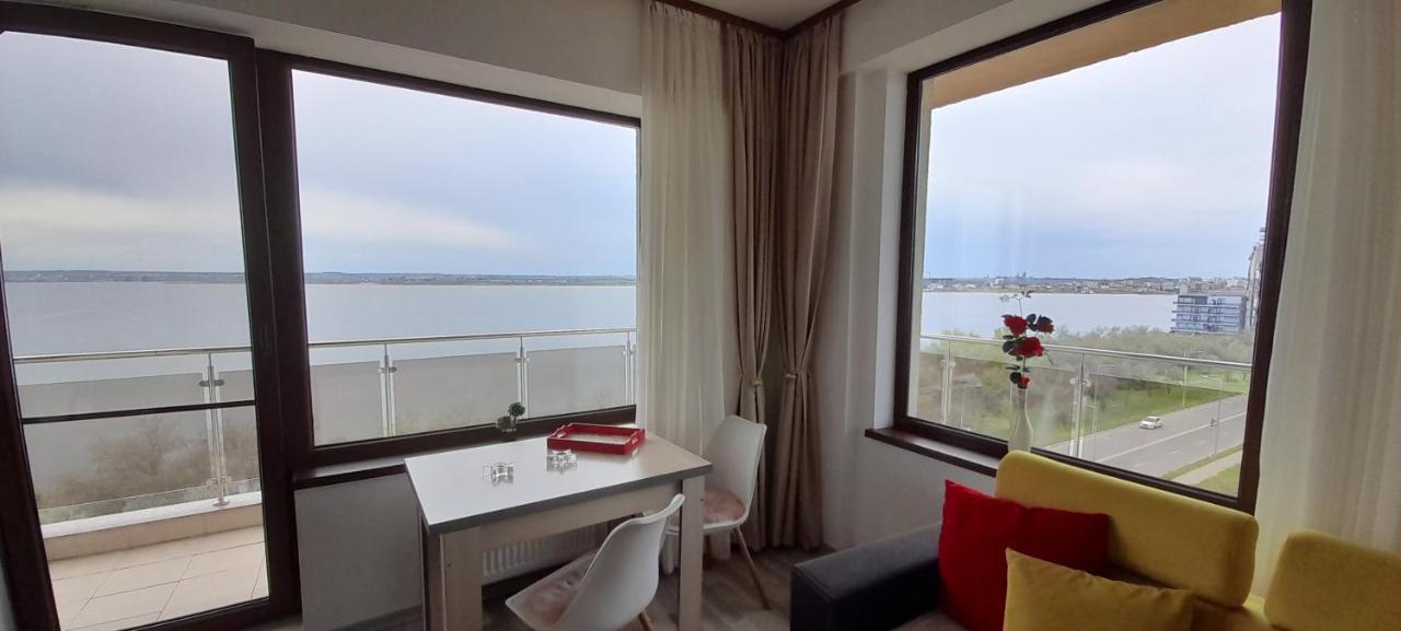 Bella Vista Summerland Mamaia Exterior photo