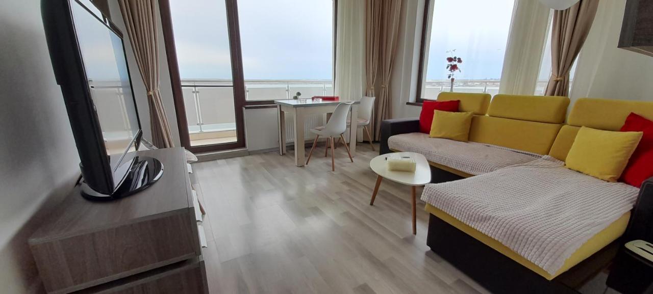 Bella Vista Summerland Mamaia Exterior photo