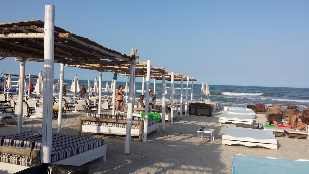 Bella Vista Summerland Mamaia Exterior photo